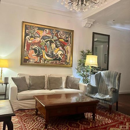 Small Stylish Room With Comfortable Queen-Size Bed In Very Large, Beautifully Decorated Shared Flat In The Historic Centre Of مالقة المظهر الخارجي الصورة