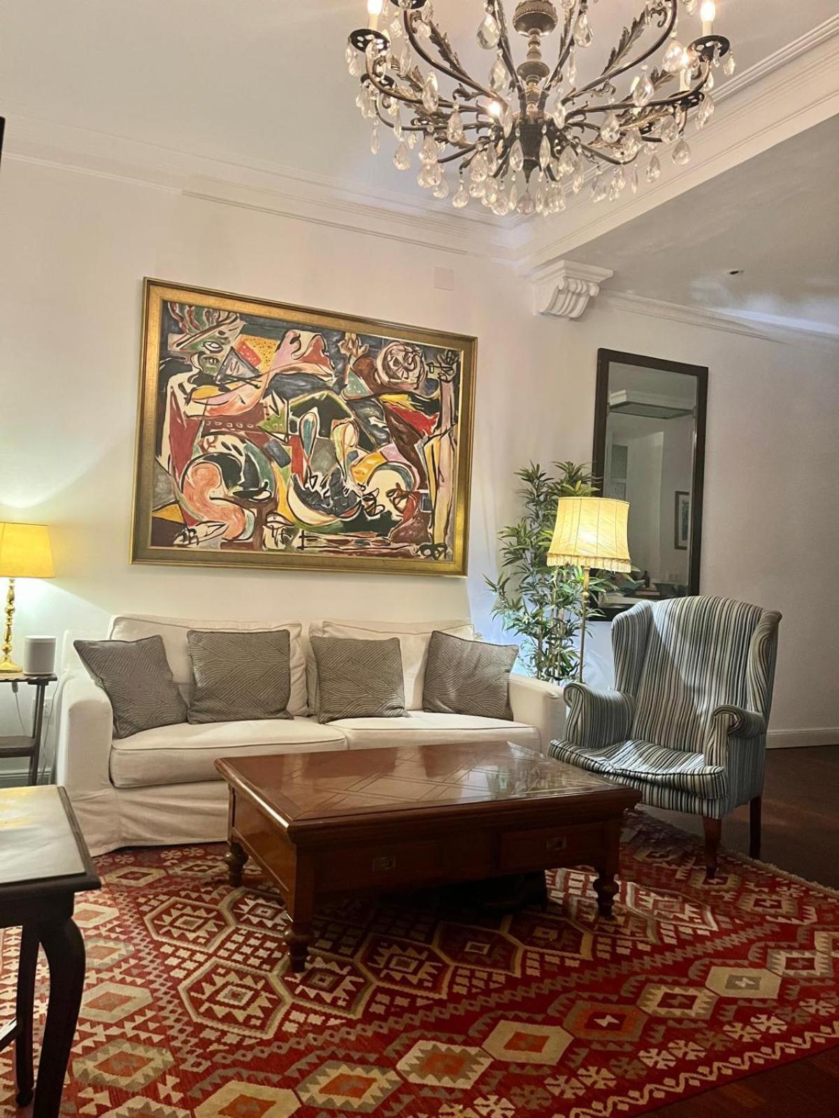 Small Stylish Room With Comfortable Queen-Size Bed In Very Large, Beautifully Decorated Shared Flat In The Historic Centre Of مالقة المظهر الخارجي الصورة